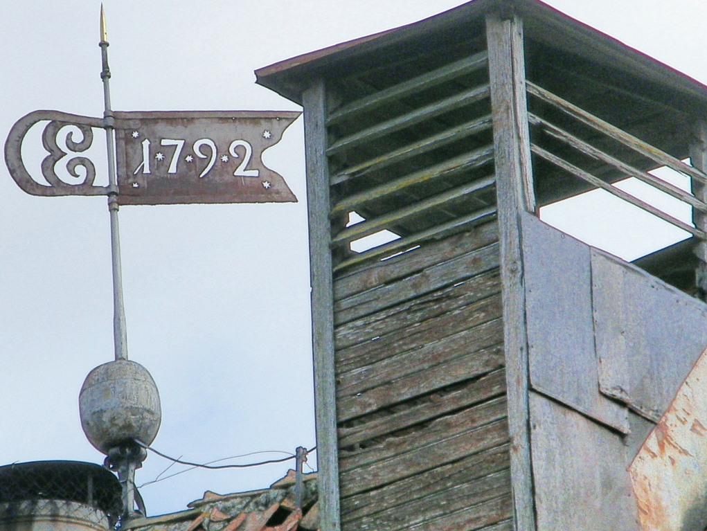 Vana kuul ja tuulelipp sai konserveeritud ja eksponeeritud kiriku siseruumides. <br/> Vana varras läks tagasi, uue koopia tuulelipu ja kullatud kuuliga kiriku pikkihoonele.